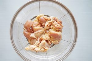 鶏もも肉の下味付け