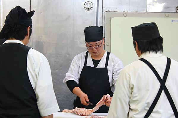 安心安全の職人による鶏肉加工