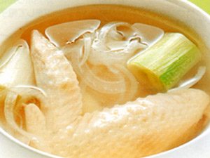 【鶏肉おつまみレシピ】忙しい日にぴったり！電子レンジで作る手羽先スープ