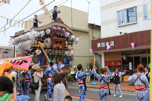 小見川祇園祭 須田本店の前での屋台