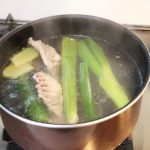 鶏ガラスープレシピ 鶏肉のプロがラーメンや鍋に人気のだしの作り方を伝授します