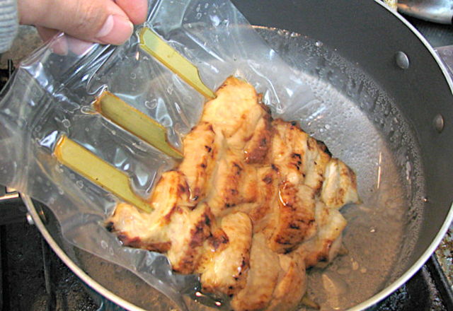 焼鳥を湯煎で食べる