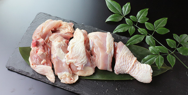 骨付きもも肉のぶつ切り