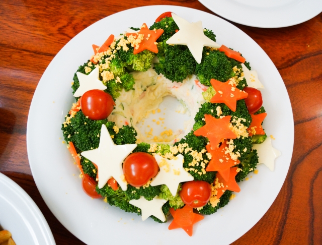 リース型クリスマスサラダ